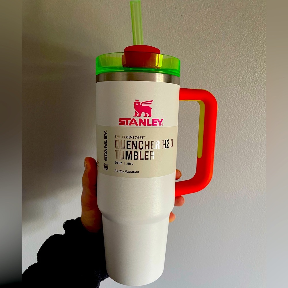 *LIMITED * Neon Stanley !! 🤍💚🩷🖤